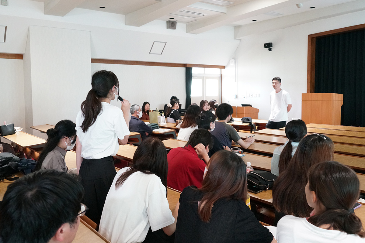 子ども教育学科のキャリア教育──社会人（卒業生）の話を聴く会